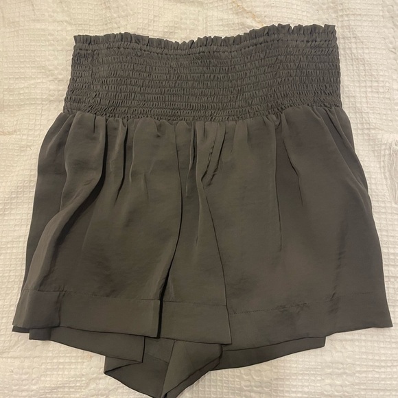 TCEC Smocked Shorts - Picture 3 of 4